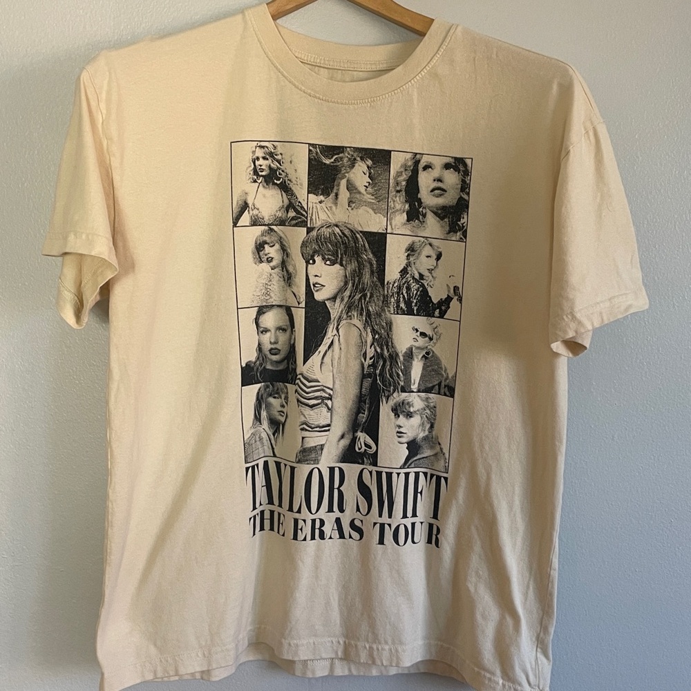 Taylor Swift Authentic The Eras‎ Tour Tshirt Size Mens Small Women’s Large